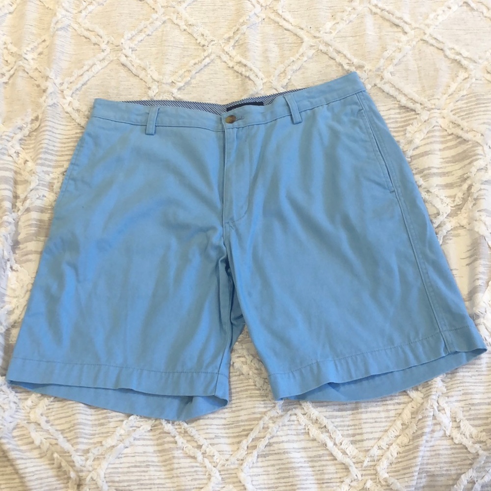 Men’s khaki shorts